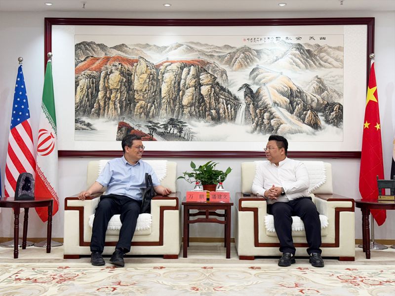 深化产学研融合｜红旗区委常委、组织部部长万鹏，区人社局局长许娟一行赴登录入口调研人才建设工作